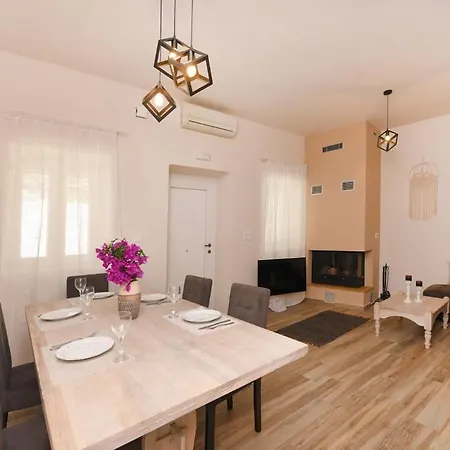 Pappou Feriehus Kini